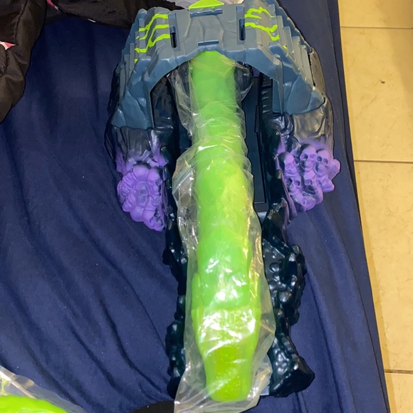 Masters of the Universe He-Man and Masters of the Universe Snake Attack Fortress - Picture 5 of 9